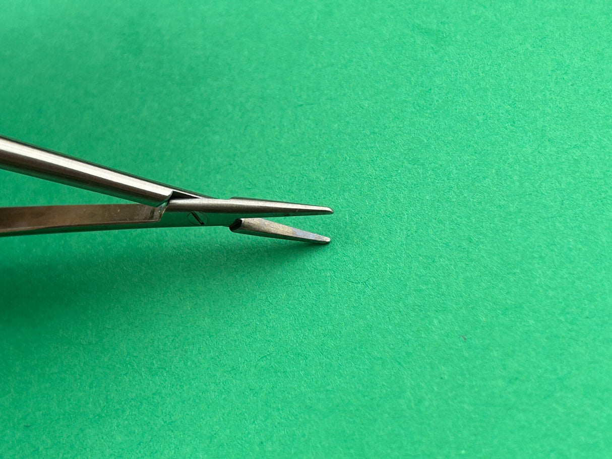 V.Mueller Surgical Eye Needle Holder Castroviejo 5-1/2"
