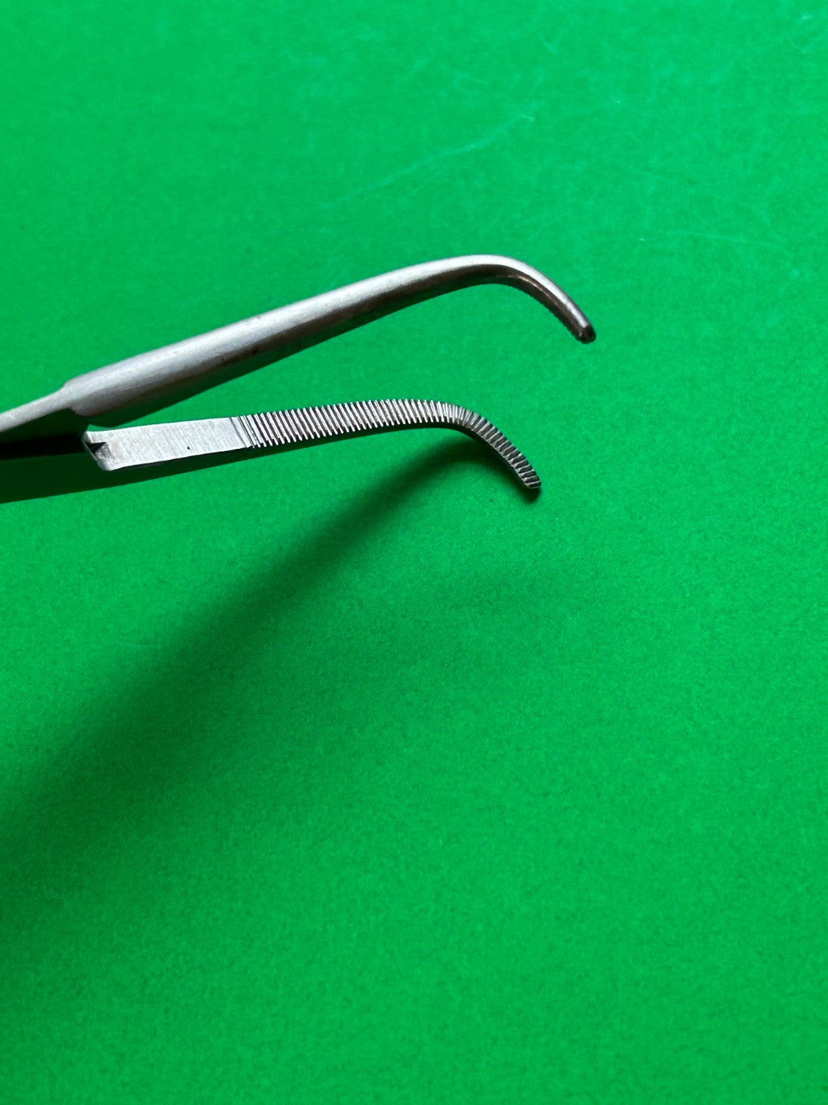 V. Mueller CH1772 ARTERY OCHSNER FORCEPS RT ANGLE 9 1/4"