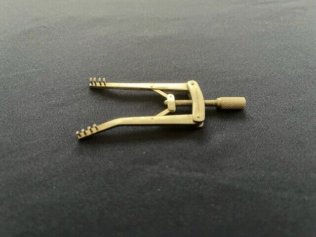 Sklar Self-Retaining Retractor, 4 x 4 Teeth, REF # 22-9027