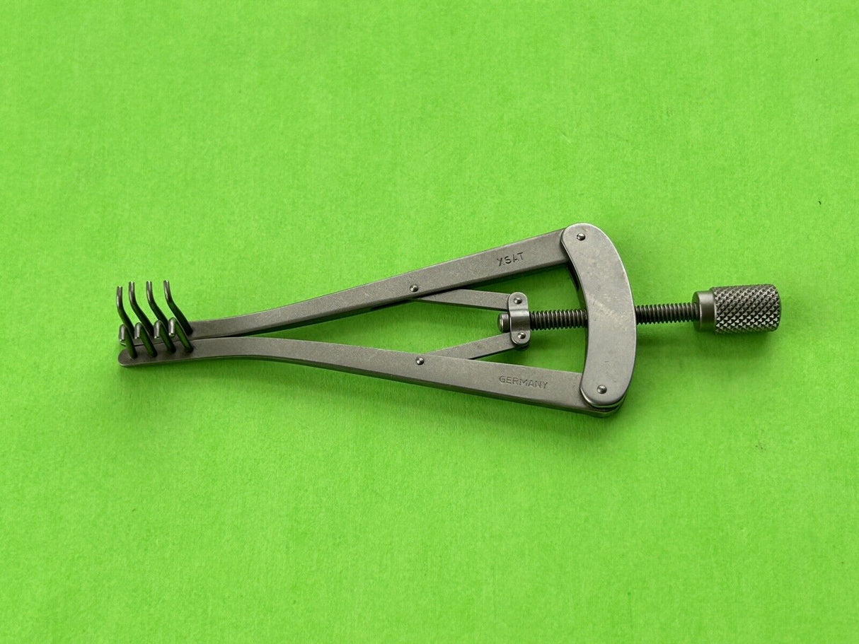 V.Mueller Surgical SU-3148 4 x 4 Retractor Alm 3-3/4"