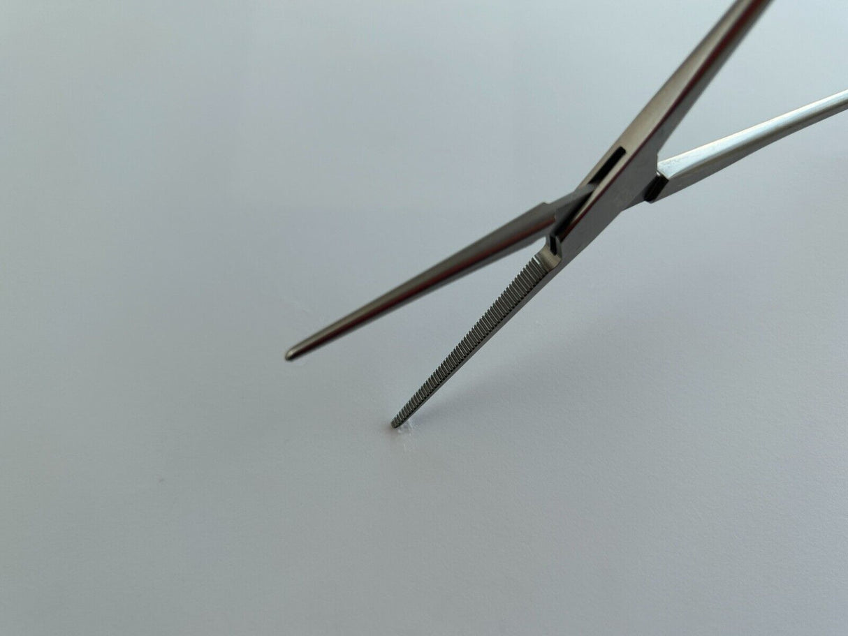 Aesculap CRILE Forceps, STR, 6 1/4 in, BH166R