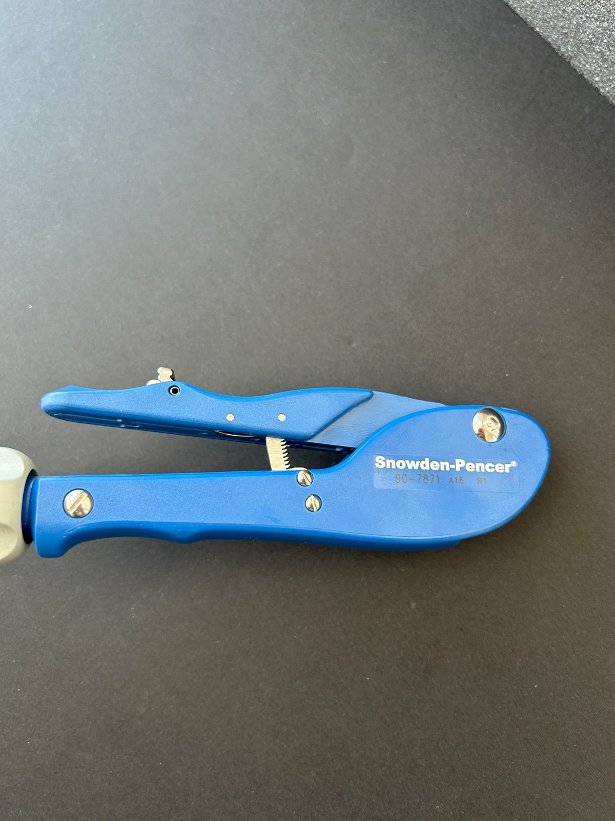 Snowden-Pencer 90-7871 Flat Nose Grasper Double Action 5mmx36cm W/Lock