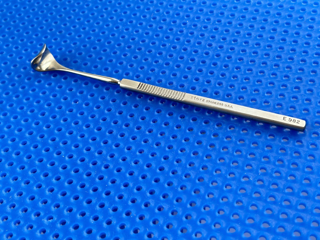 Karl STORZ E0982 Desmarres Lid Retractor Size 2, 15mm wide, 5.6"