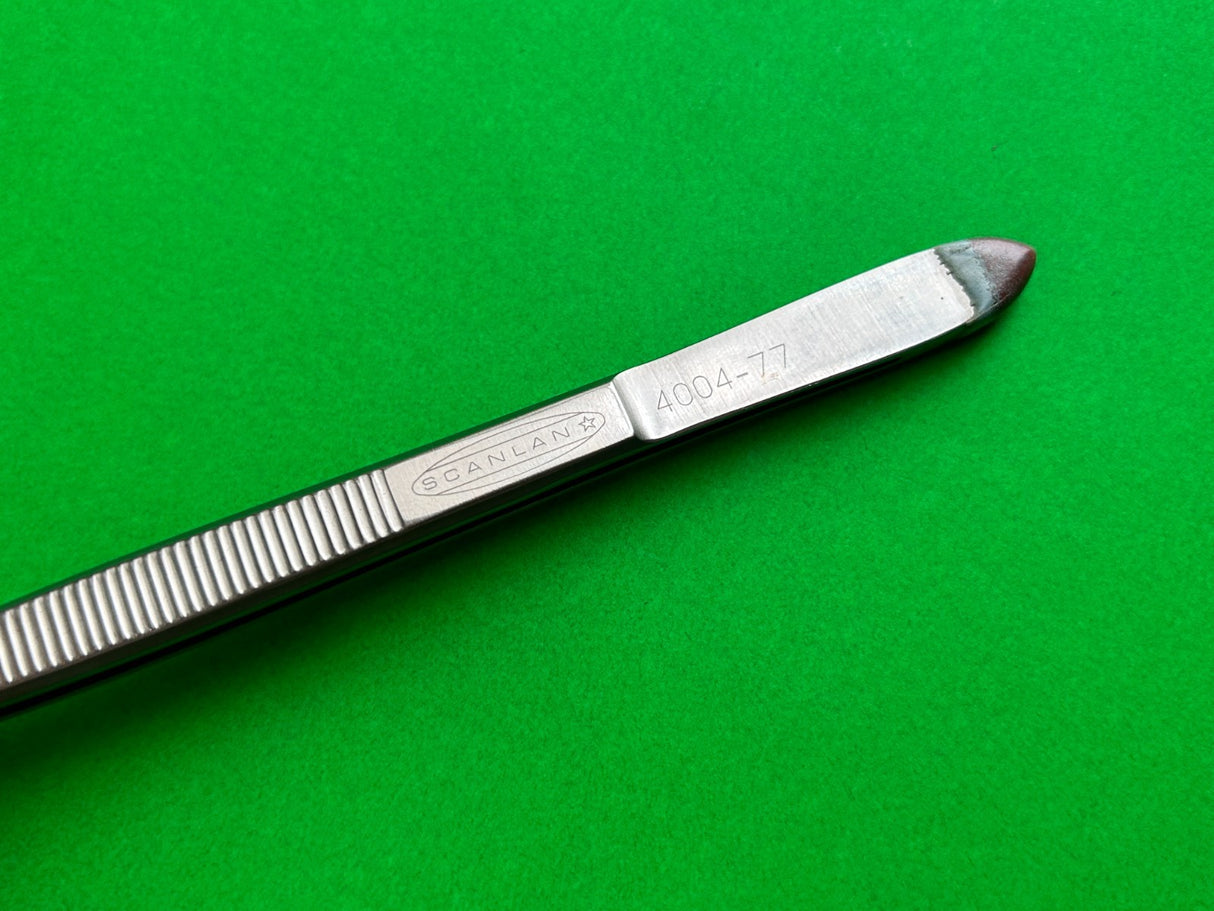 SCANLAN Gerald Forceps Flat handle, 1 mm cross-serrated tips, 7-3/4″