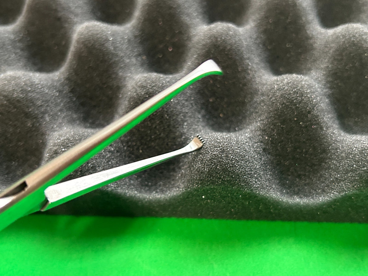 Codman 33-7010 5 x 6 Teeth Allis Classic Tissue Forceps 7-1/2"