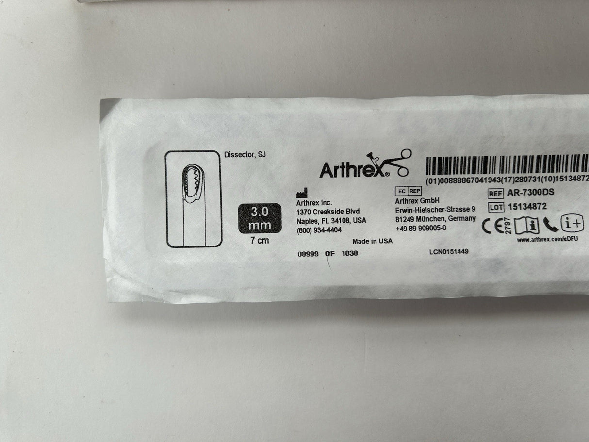 Arthrex Shaver Blades Dissector, SJ 3.0 mm x 7 cm IN DATE