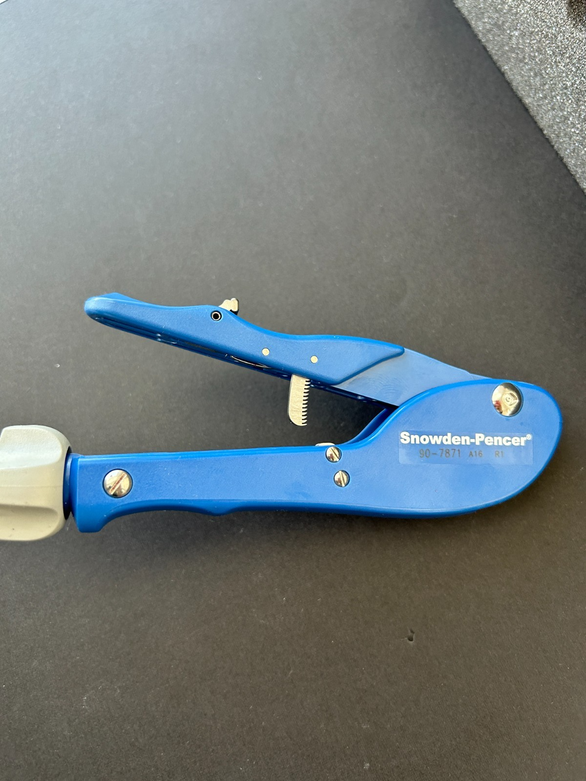 Snowden-Pencer 90-7871 Flat Nose Grasper Double Action 5mmx36cm W/Lock