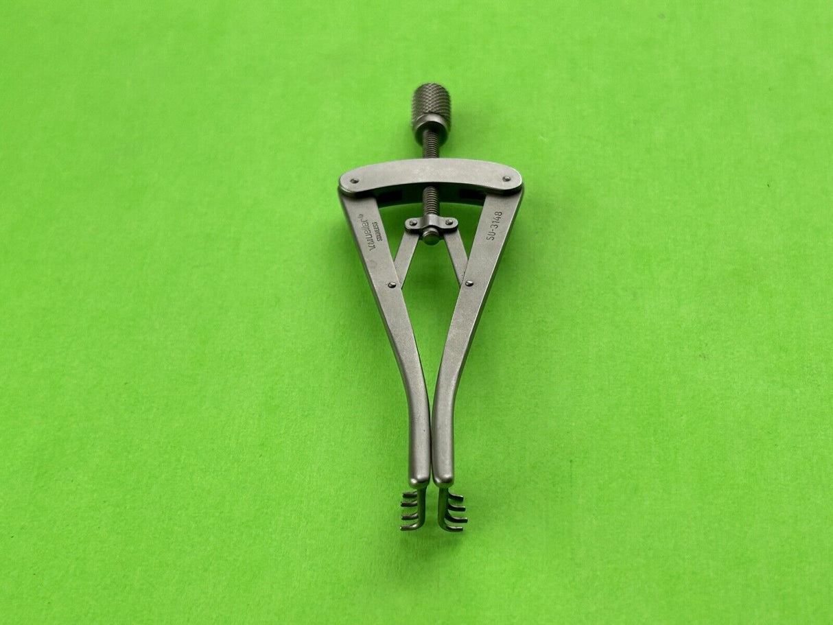 V.Mueller Surgical SU-3148 4 x 4 Retractor Alm 3-3/4"