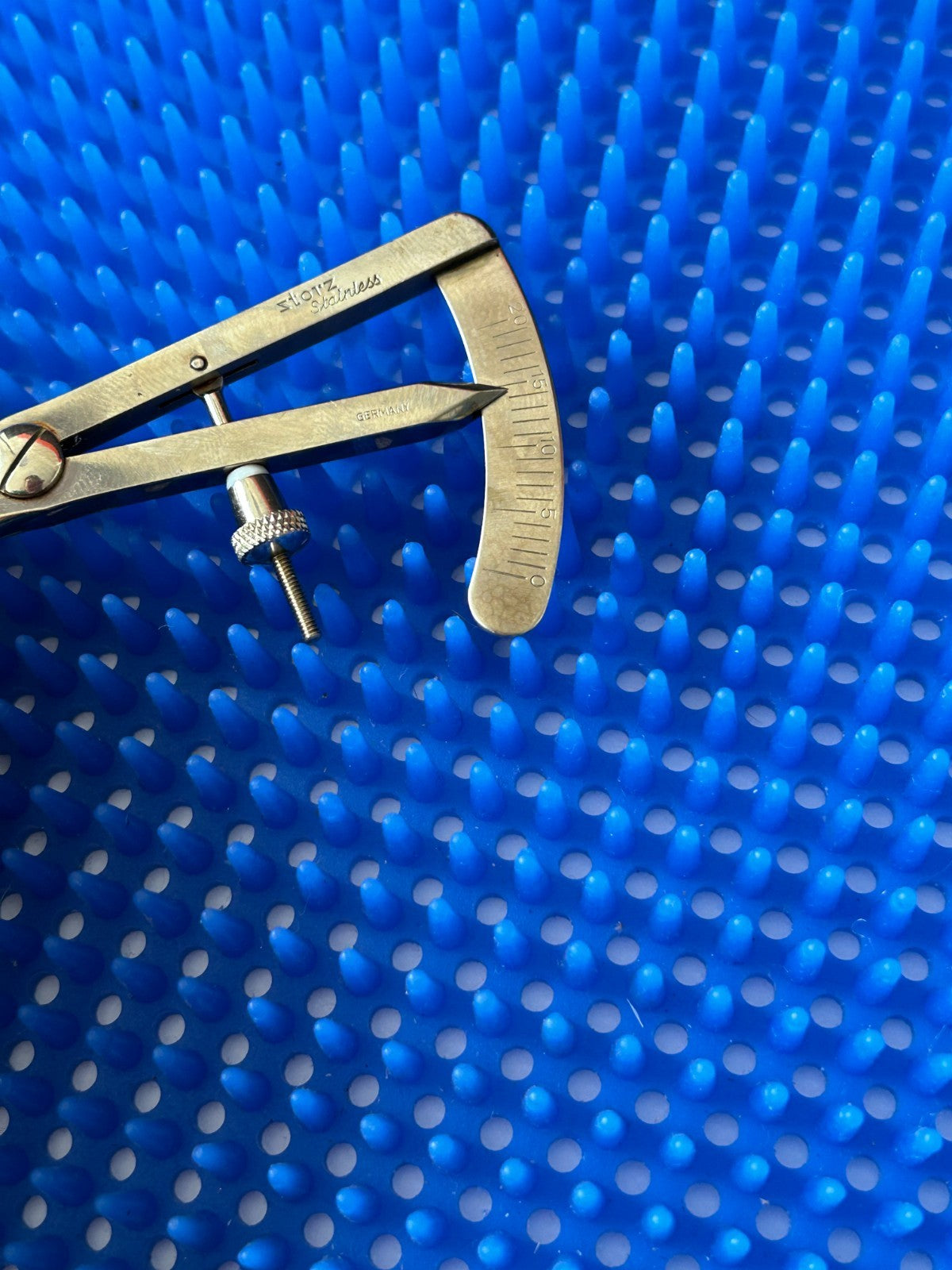 Karl Storz E-2404 Karl Storz Castroviejo Caliper, 3.5''
