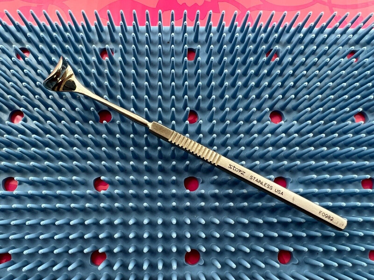 Karl Storz Desmarres Lid Retr Size 2 143mm, 5.6 inches. E0982