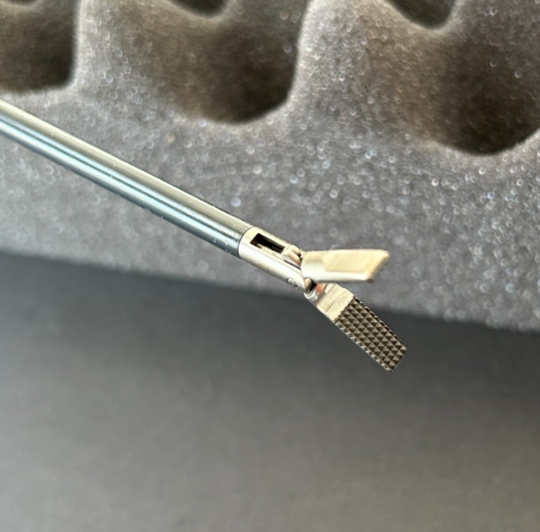 Snowden-Pencer 90-7871 Flat Nose Grasper Double Action 5mmx36cm W/Lock