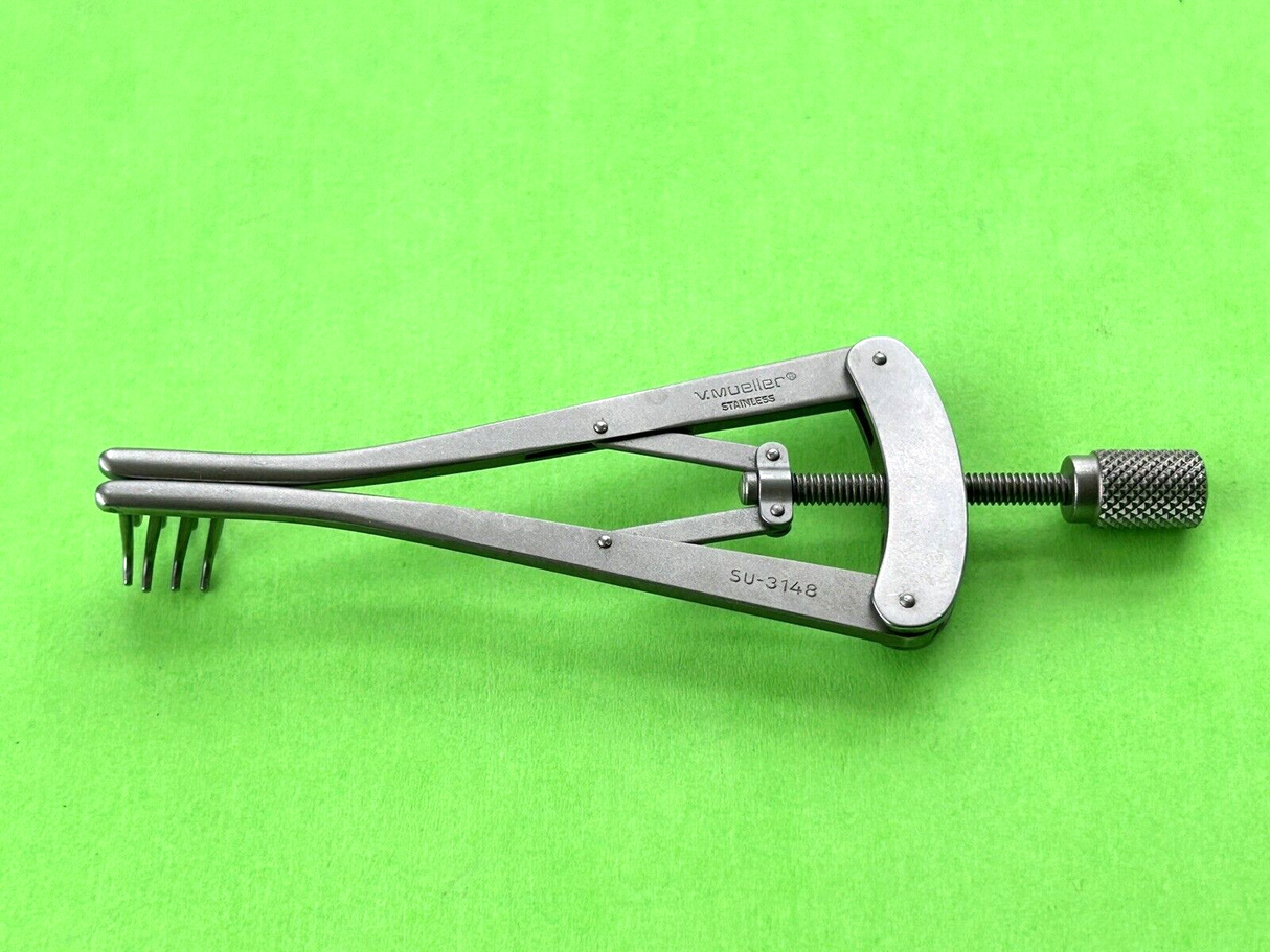 V.Mueller Surgical SU-3148 4 x 4 Retractor Alm 3-3/4"
