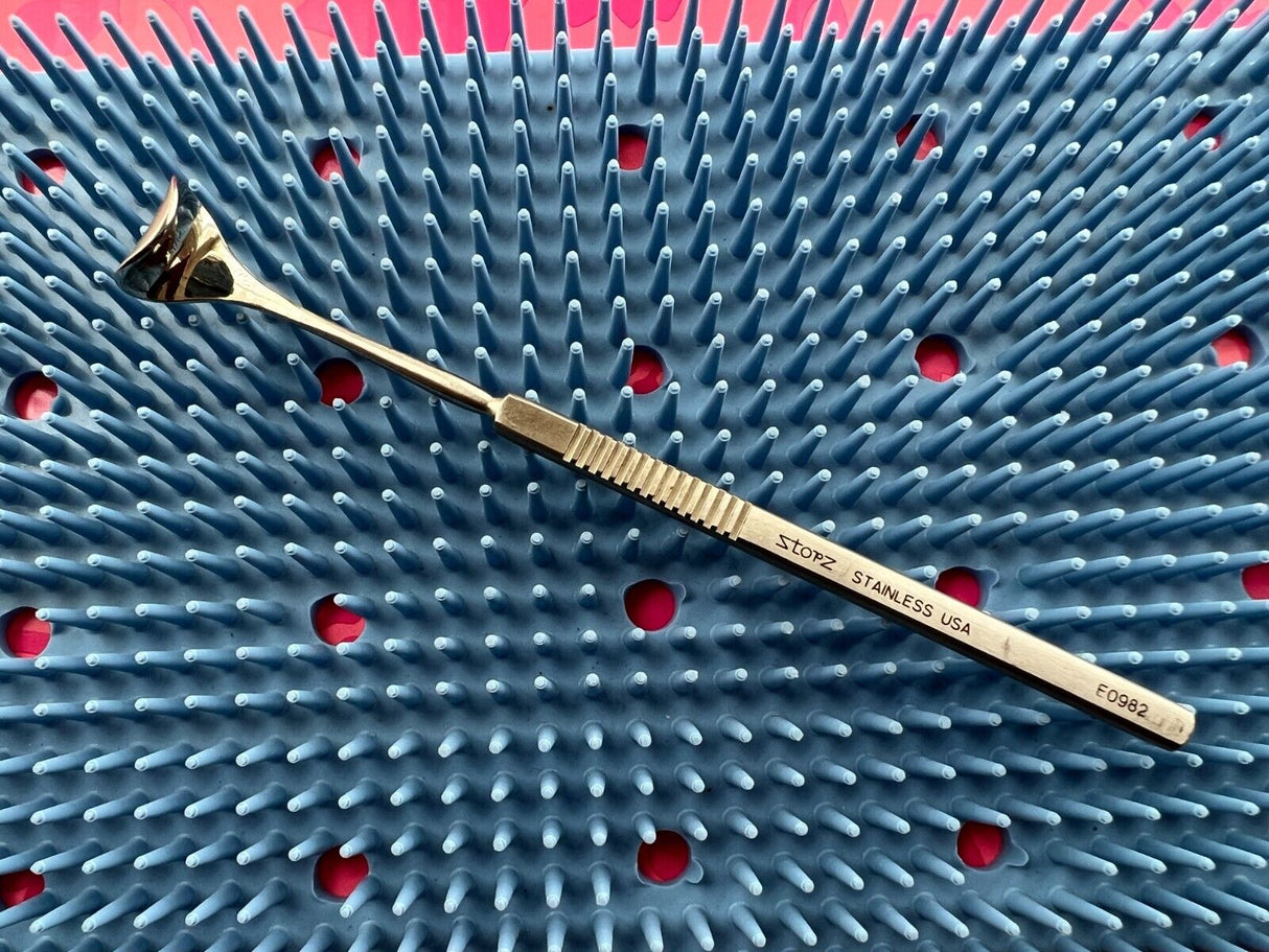 Karl Storz Desmarres Lid Retr Size 2 143mm, 5.6 inches. E0982