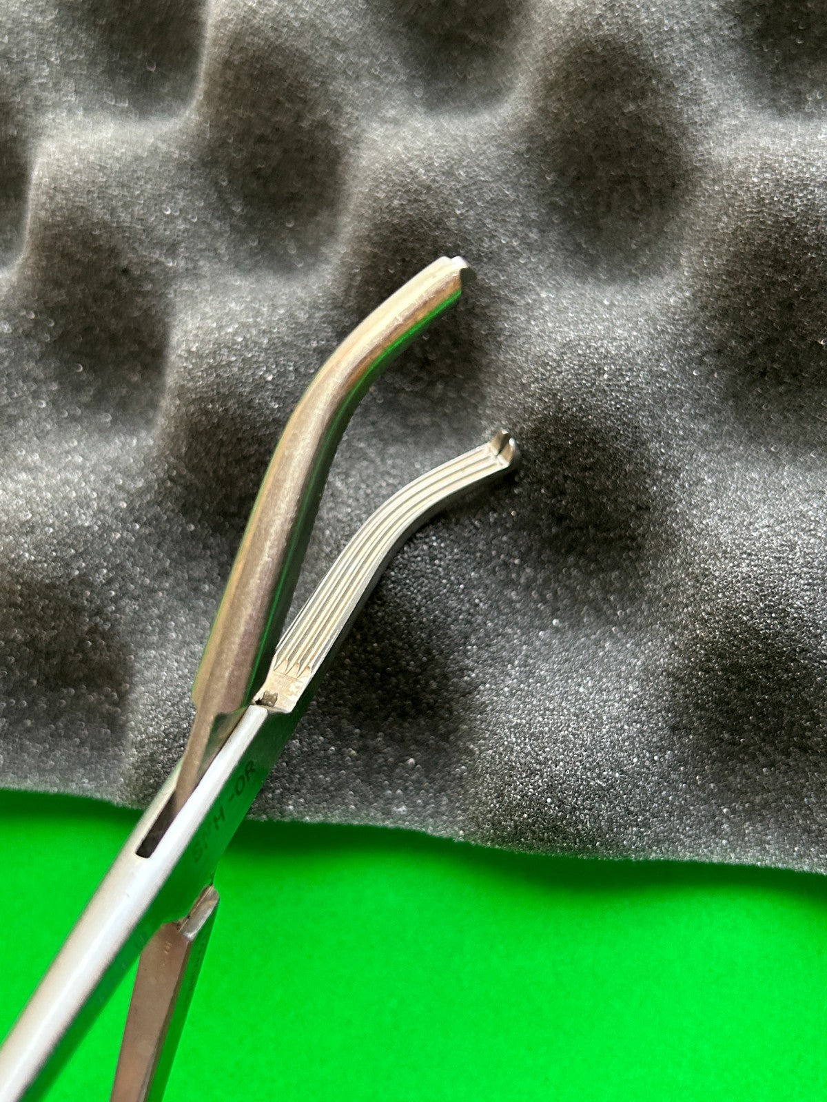 V. Mueller GL3125 Uterine Surgical Forceps 8.5"