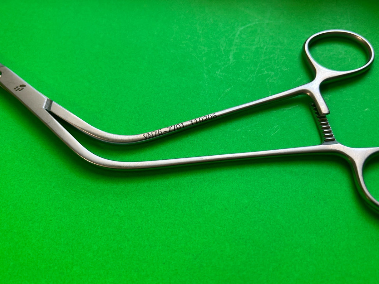 V. Mueller VM76-7701 Cardiovascular Angled Forceps
