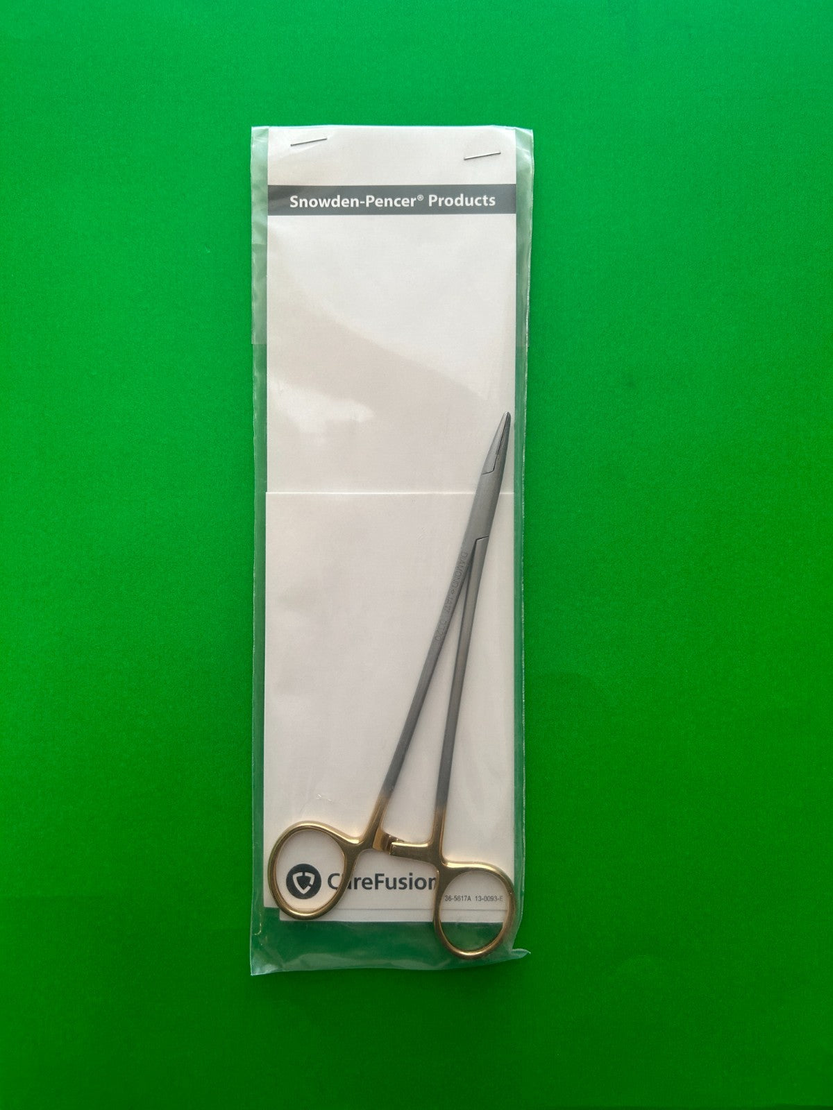 Snowden-Pencer Plastics Diamond-Jaw Needle Holder Crile-Wood, (7''), 4000 JAW