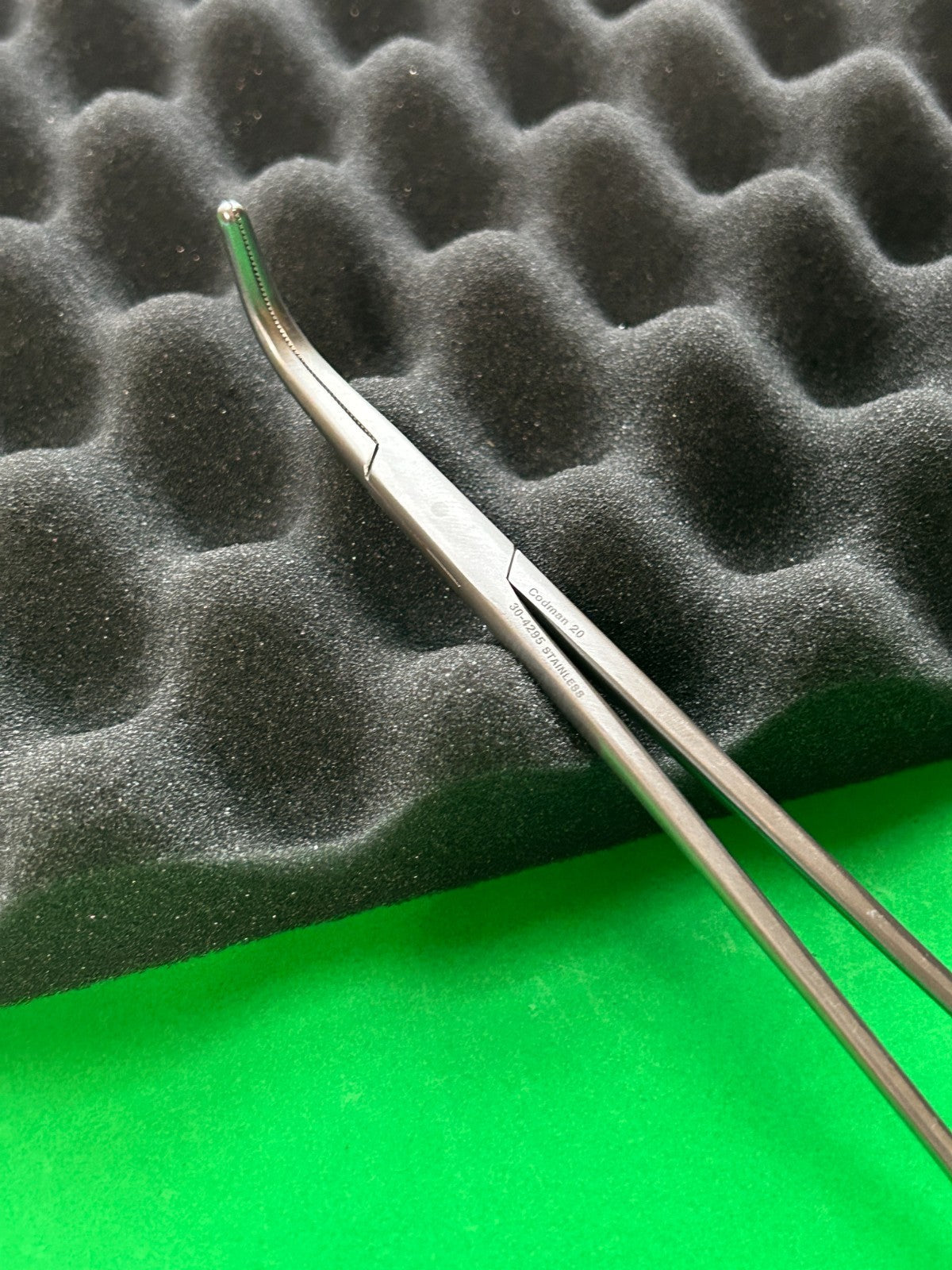 V.Mueller CH1725 Mixter Hemostatic Forceps 90°, 8-1/2"