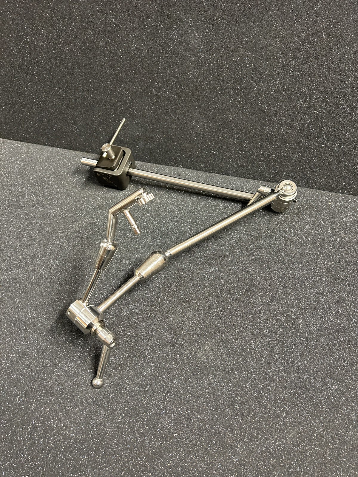 Medtronic 9561524 Table Mounted Retractor Arm with 9561523 Automated Rail Clamp