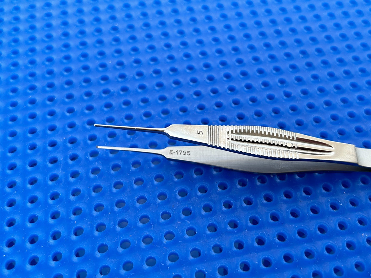 Karl STORZ Surgical E1795 Ophthalmic Castroviejo Fixation Forceps 1x2 Teeth