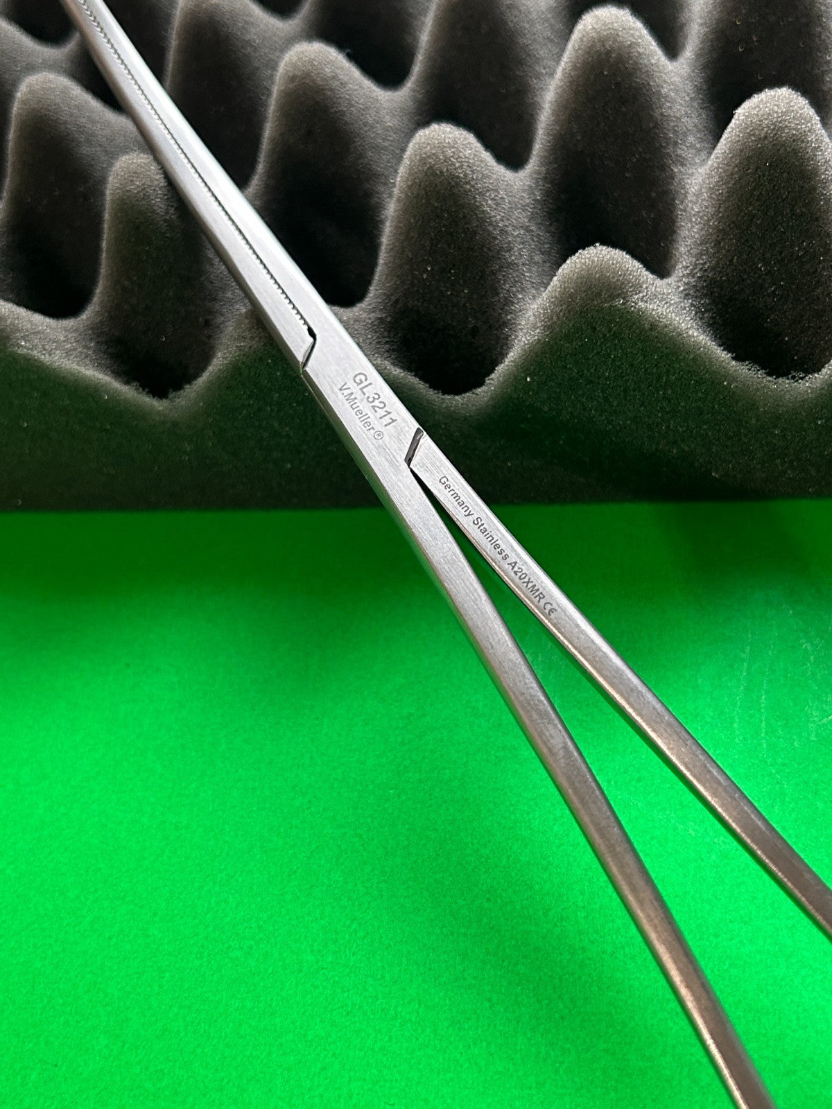 V. Mueller GL3211 Hysterectomy Forceps 10"
