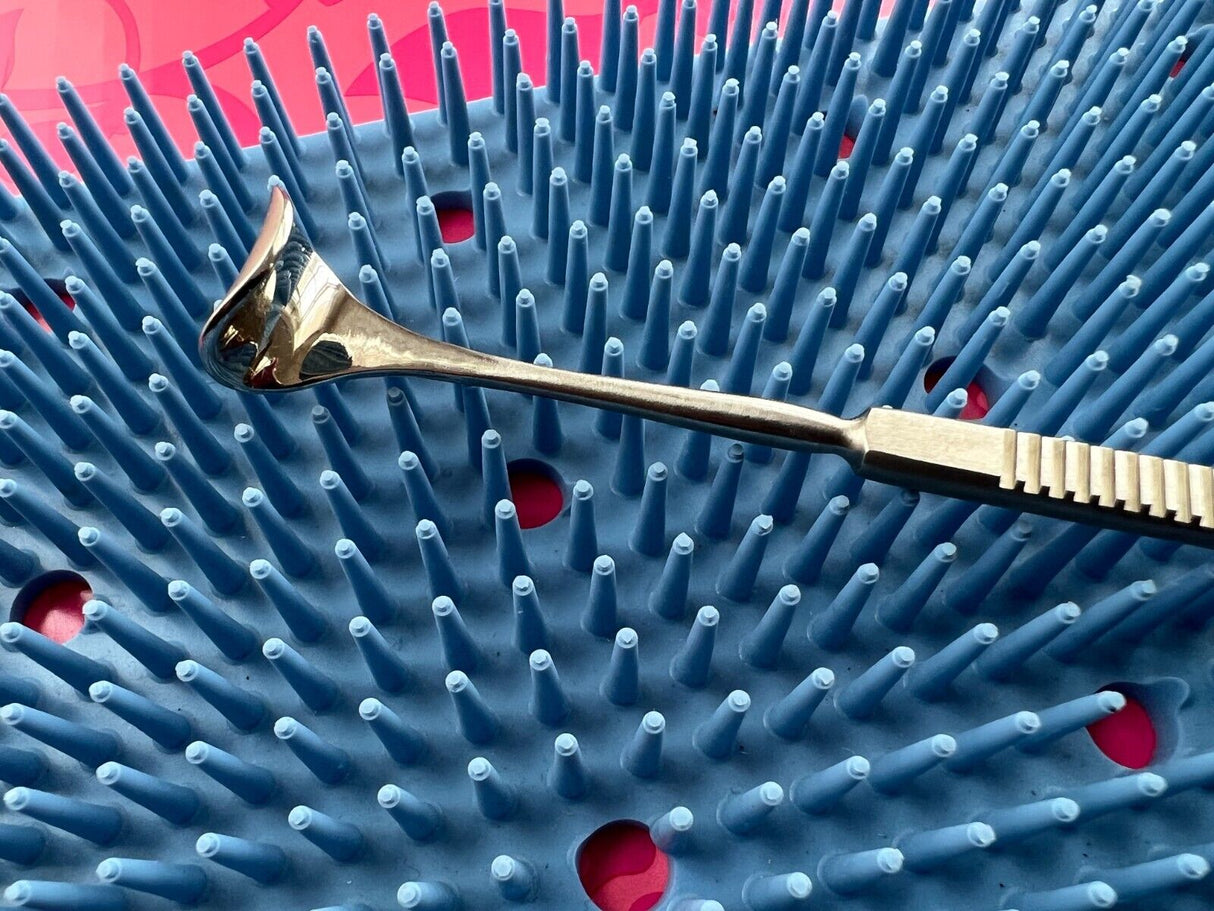 Karl Storz Desmarres Lid Retr Size 2 143mm, 5.6 inches. E0982