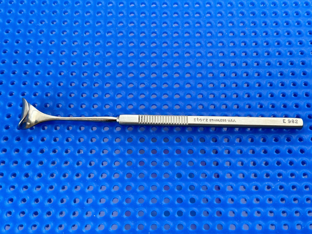 Karl STORZ E0982 Desmarres Lid Retractor Size 2, 15mm wide, 5.6"
