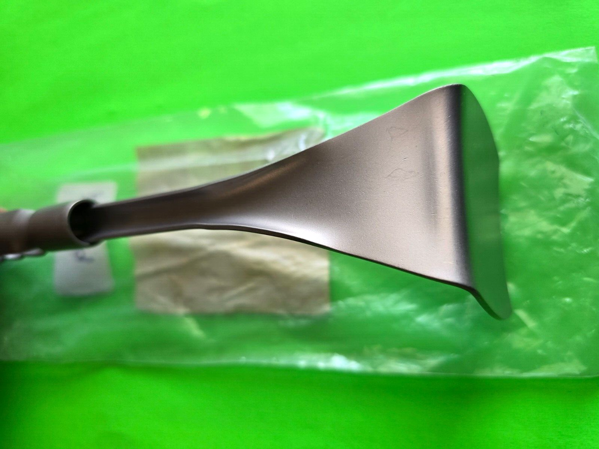 V. Mueller SU3464 Surgical Kelly Retractor Size 3" x 2-1/2" Wide 11" Length