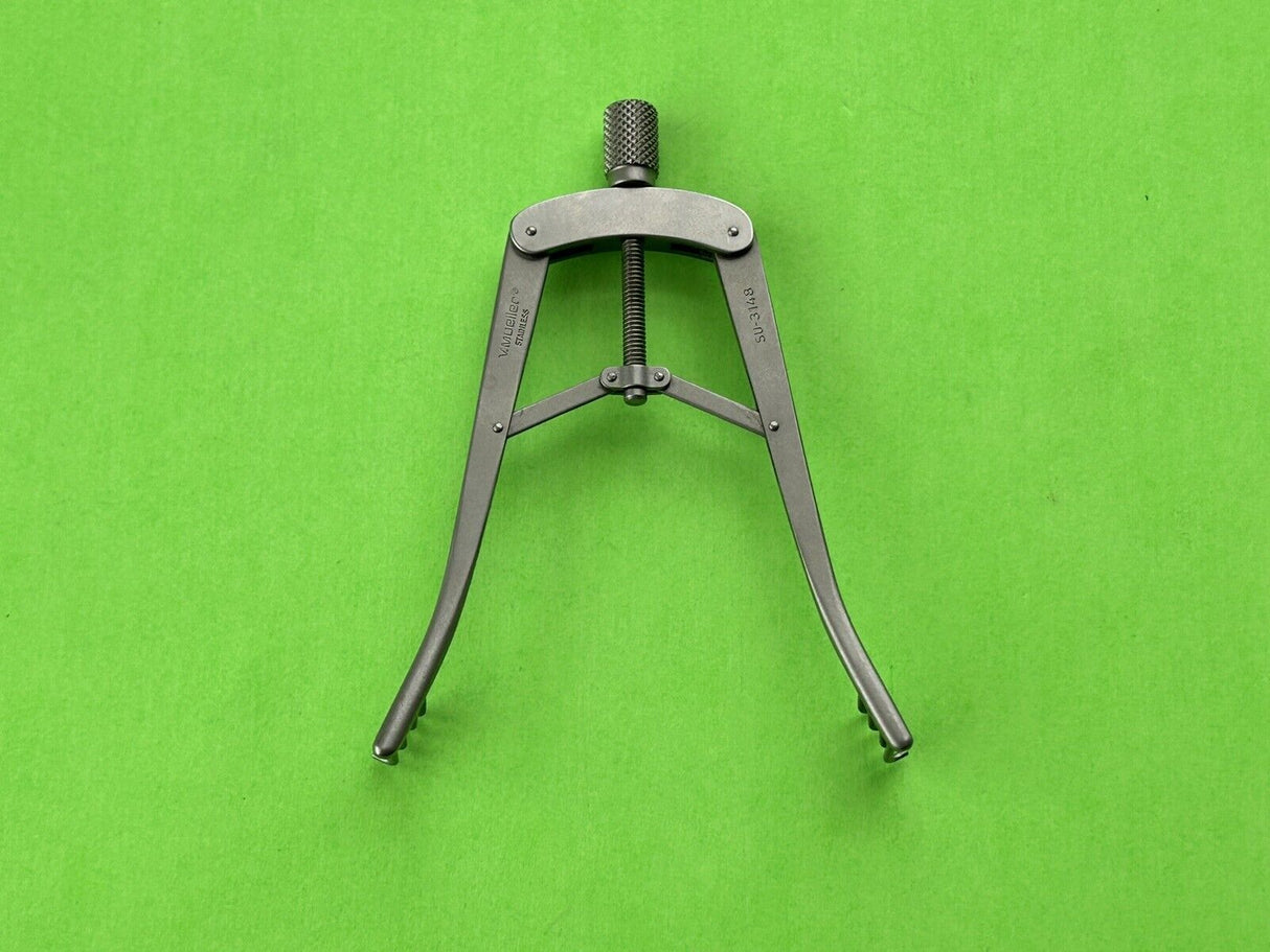 V.Mueller Surgical SU-3148 4 x 4 Retractor Alm 3-3/4"