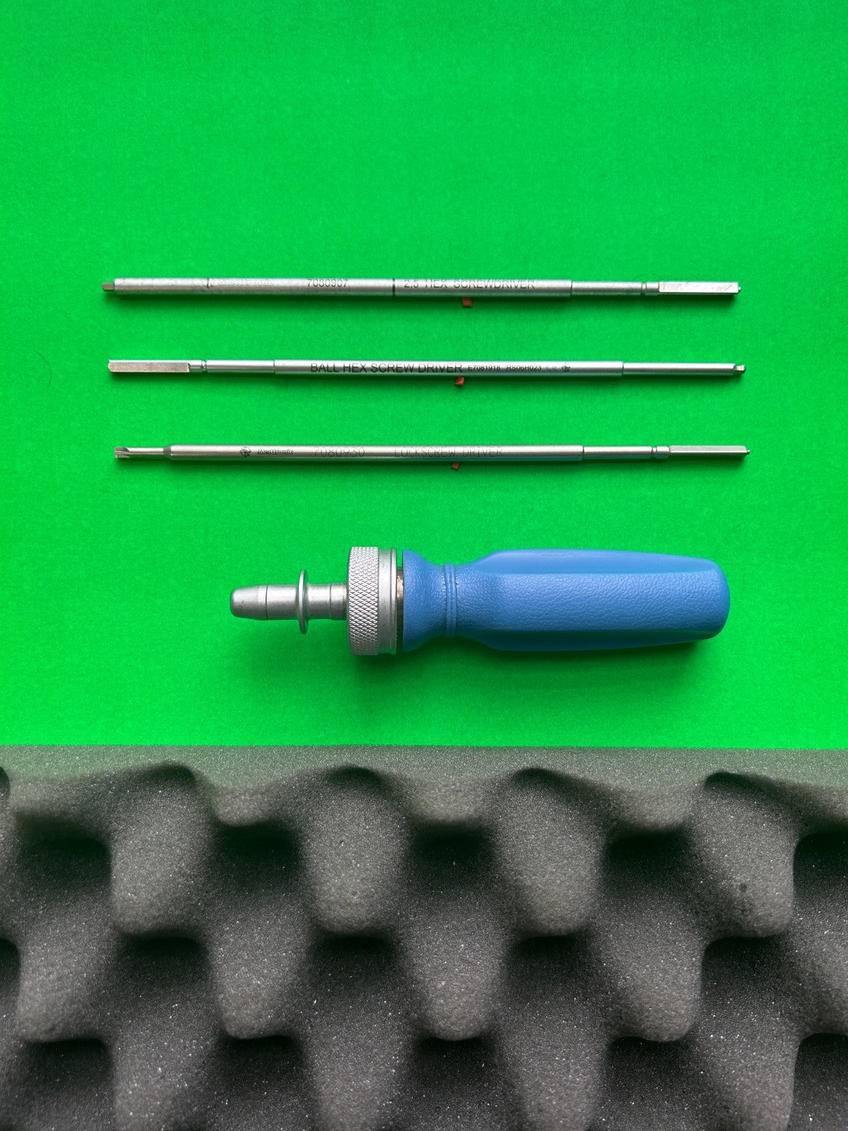 Medtronic Ratcheting handle with 3 attachments