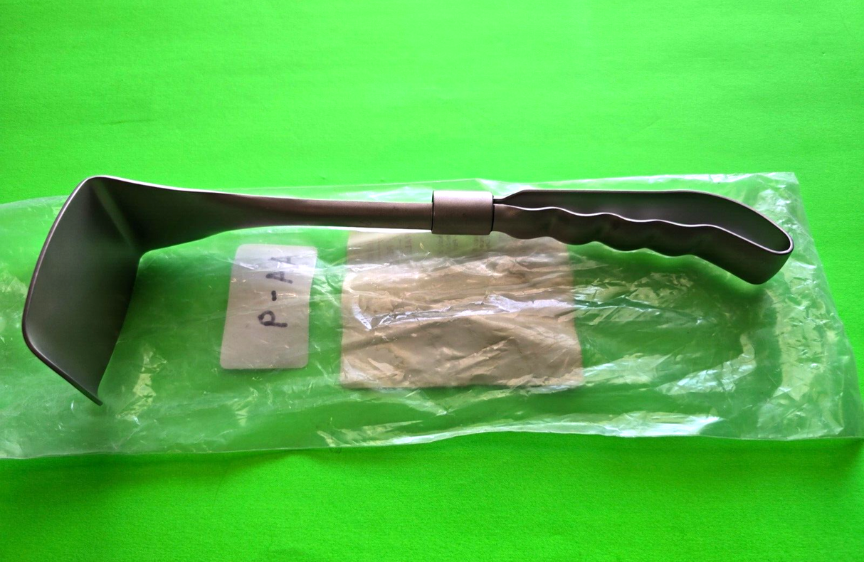 V. Mueller SU3464 Surgical Kelly Retractor Size 3" x 2-1/2" Wide 11" Length