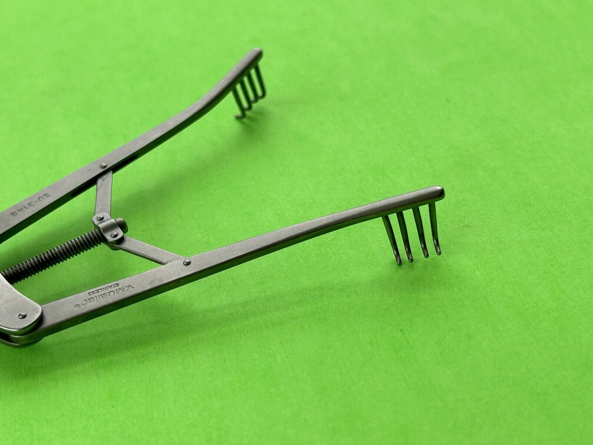 V.Mueller Surgical SU-3148 4 x 4 Retractor Alm 3-3/4"