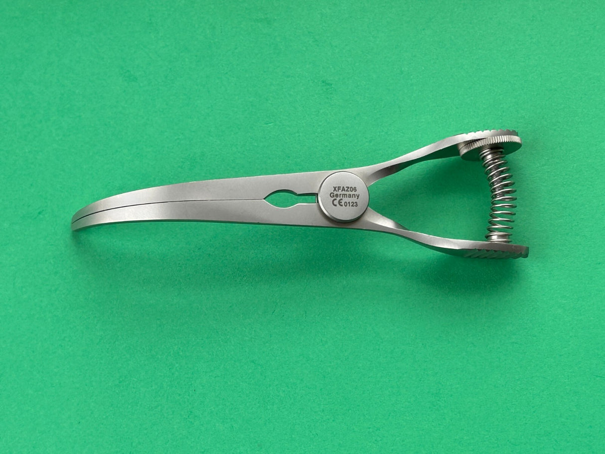 V.Mueller Surgical 4-1/2" Curved Bulldog Glover Clamp DeBakey Jaw