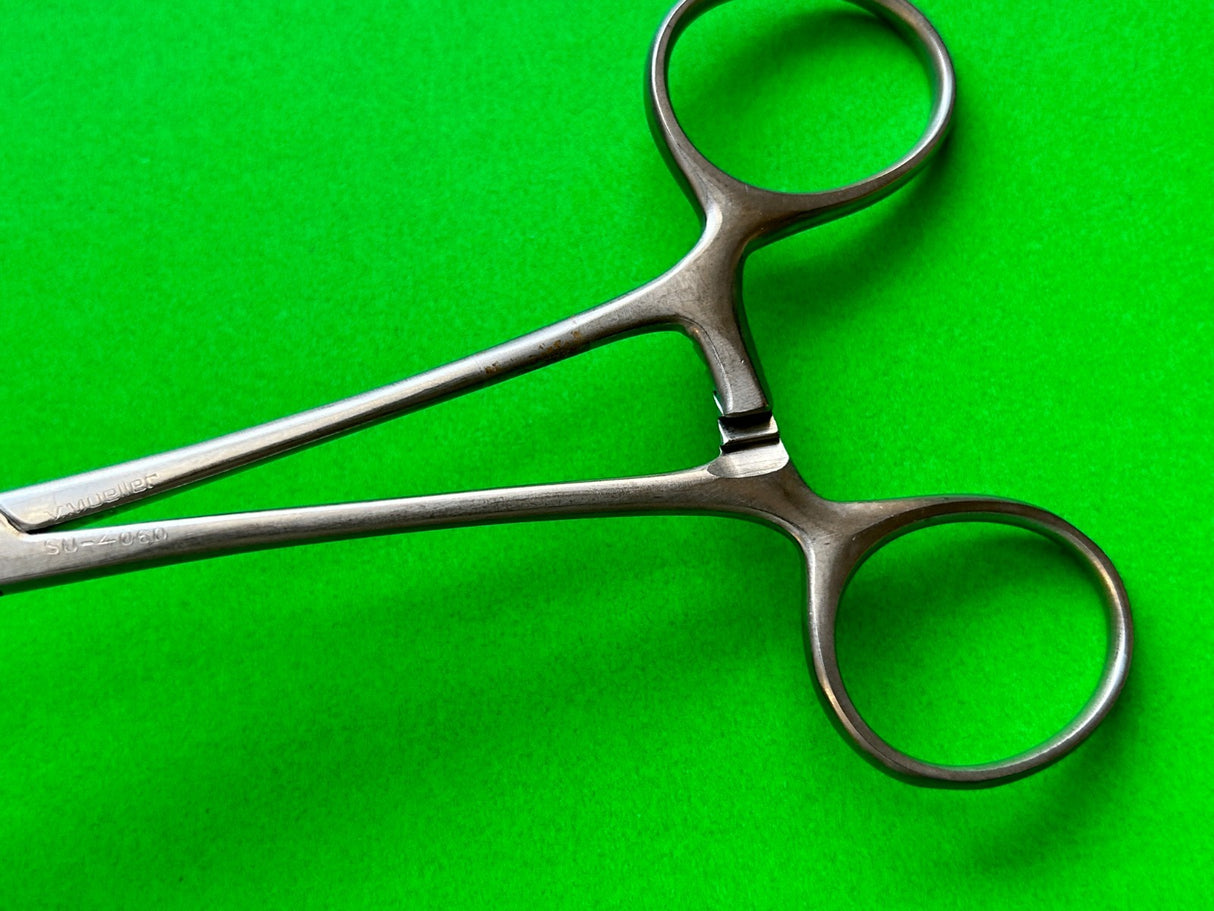 V. Mueller SU4060 Boys-Allis Holding Forceps Heavy Pattern, 5 x 6 teeth.
