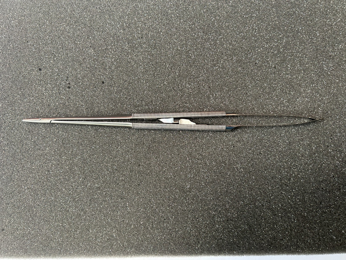 V. Mueller CH06121 Vascular Needle Holder Delicate Diamond Dust Jaws 8-1/4" LOCK