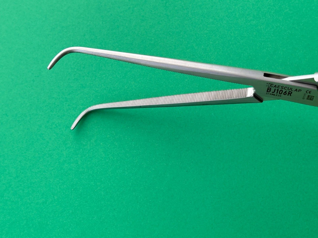 Aesculap Surgical Ligature Forceps, curved, 8 1/4", serrated