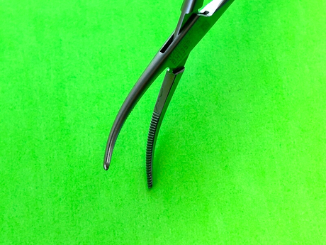 Aesculap Surgical 5-1/2" Curved Kelly Forceps