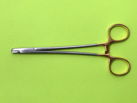 Symmetry Surgical 7" Classic Plus Sternal Needle Holder, TC, Blunt, Serrated