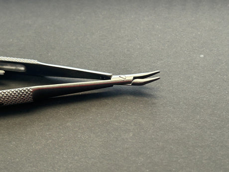 Pilling 424180 Barraquer Needle Holder, Delicate, Curved, w/ Lock, Smooth