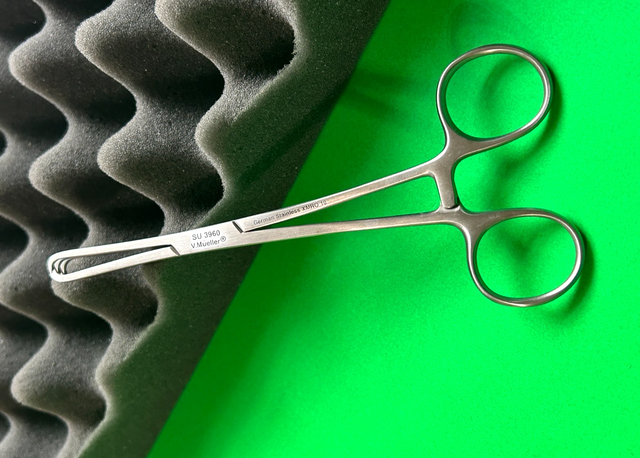V. Mueller SU3960 Lahey Goiter Vulsellum Forceps, 3x3, 6”