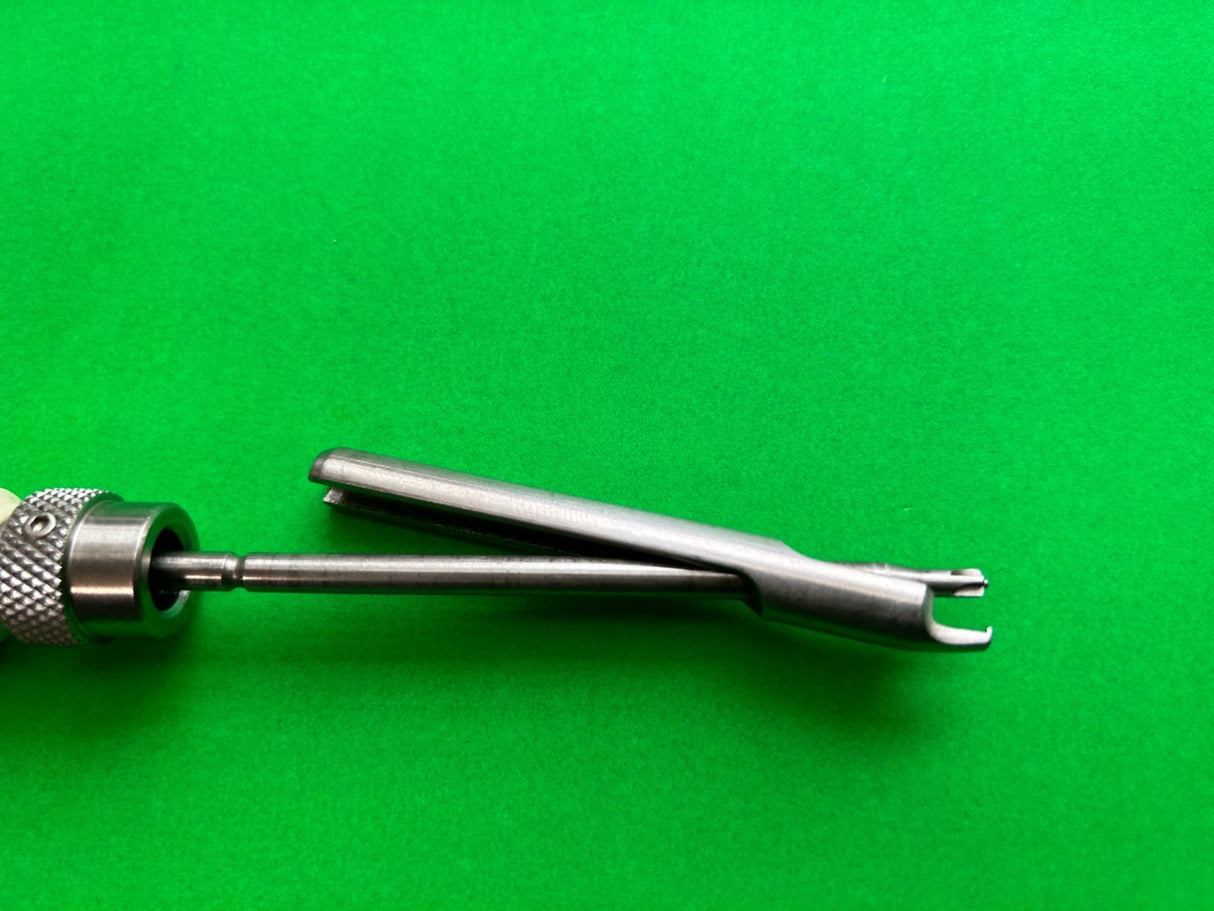 Medtronic 8796033 Central Slot Screw Removal Tool
