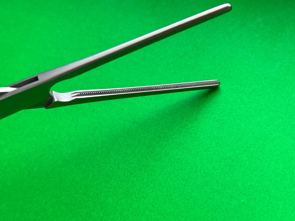 Aesculap FB455R DeBakey Clamp Angled 8-3/4"