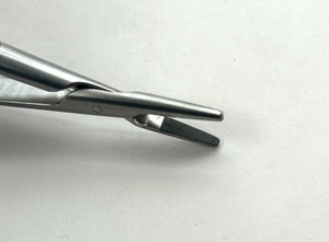 Boss 50-1478 Jacobson “Heavy” Needle Holder, 9'' w/Lock, TC