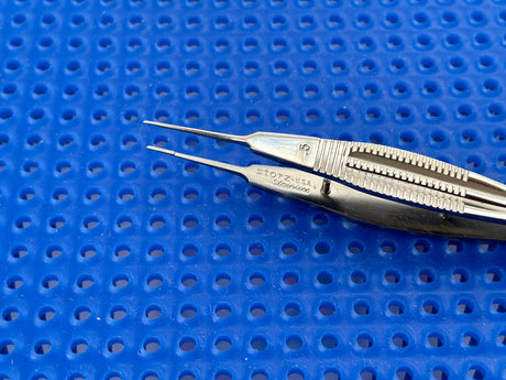 Karl STORZ Surgical E1798 Castroviejo Suturing Forceps 0.5mm, 4.3"