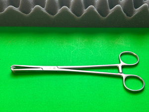 V. Mueller GL1070 Forcep, 3 × 3 Teeth, Straight, 8-1/2"