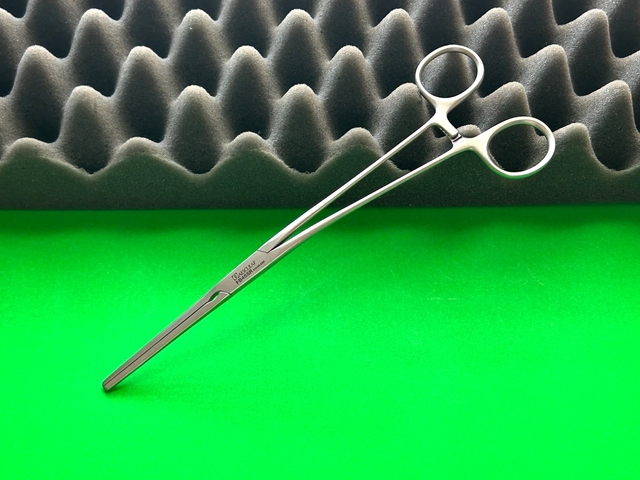 Aesculap FB455R DeBakey Clamp Angled 8-3/4"