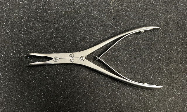 Aesculap F0514R Double-Action Bone Rongeur 18mm 7"