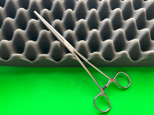 Codman 30-4066 Rochester-Ochsner Forceps 9"