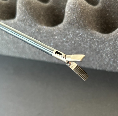 Snowden-Pencer 90-7871 Flat Nose Grasper Double Action 5mmx36cm W/Lock