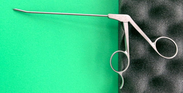 Conmed Linvatec Surgical SHUTT Concept Arthroscopy Forceps, 15° Up, 2.75x130mm