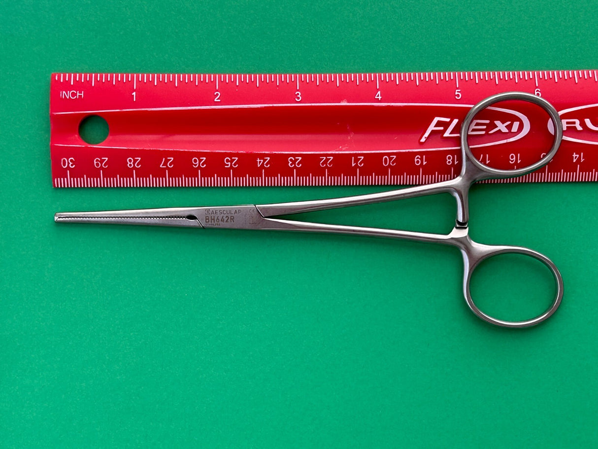 Aesculap Kocher-Ochsner Hemostatic Clamp, Straight 1x2 Teeth 6-1/4", Serrated